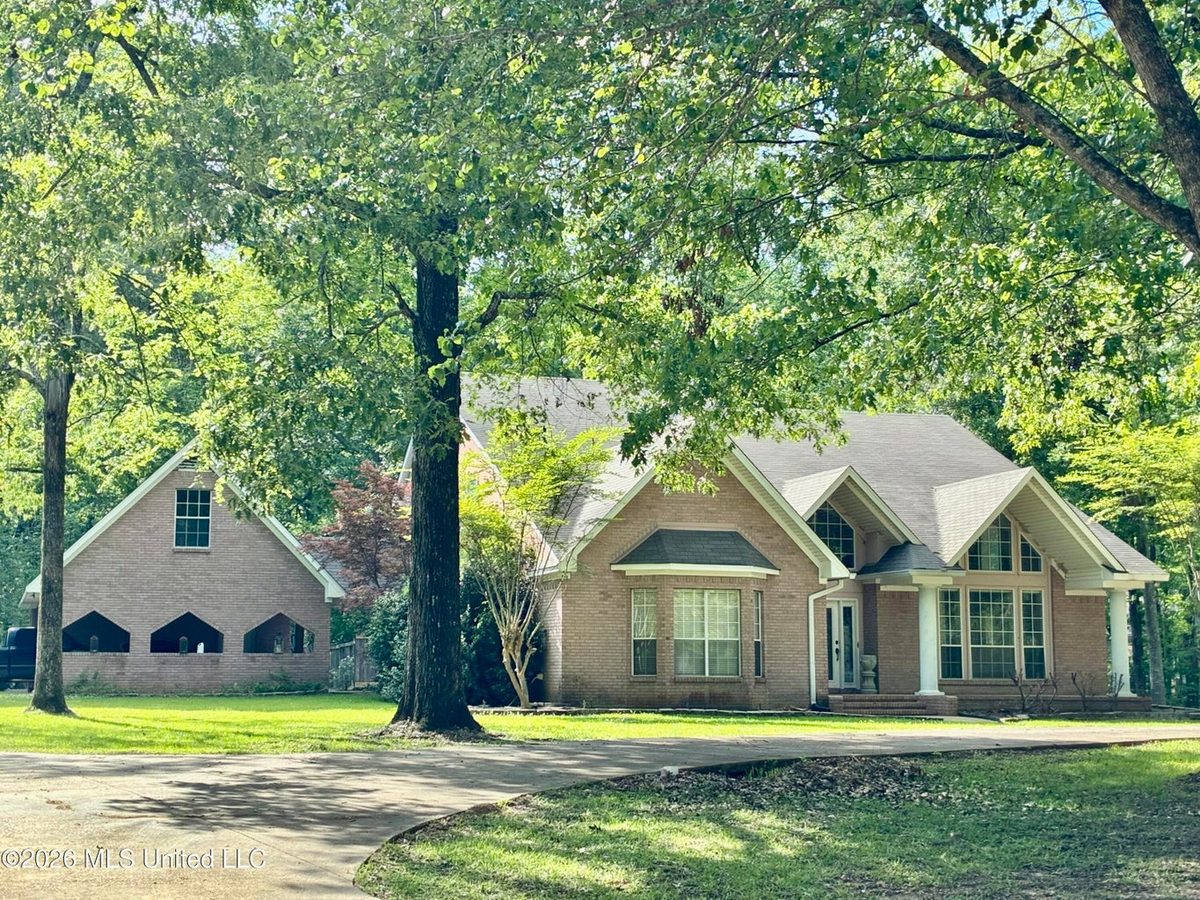 621 S Springlake Circle, Terry, MS